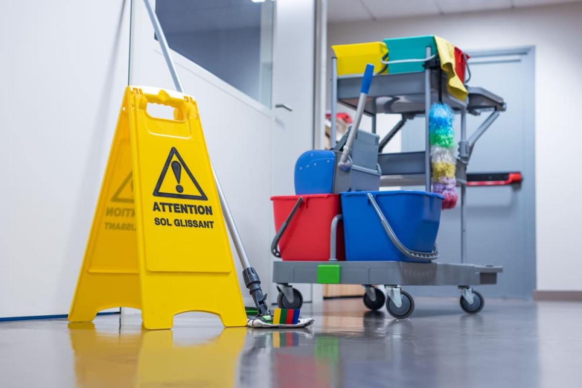 CLEANER SWIFT -AdobeStock-141273720